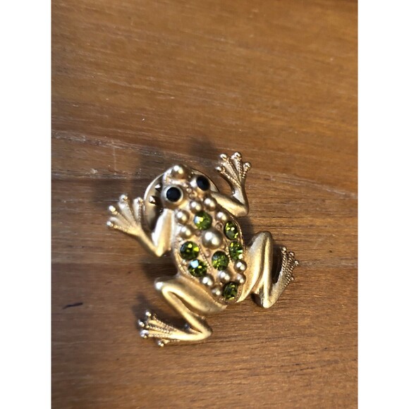 Vintage Frog W/Green Rhinestones Pin, Black Stone Eyes- Goldtone - Picture 4 of 6